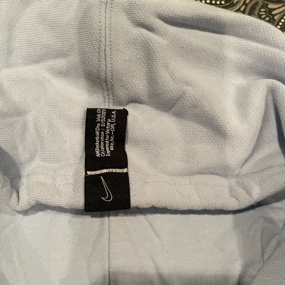 Nike Men's Light Blue Hoodie with Red Accent - Picture 4 of 5